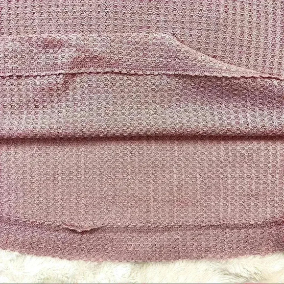 In Loom Mauve Waffle Knit Thermal Curved Hem Keyhole Blouse Top Size S - Picture 7 of 13